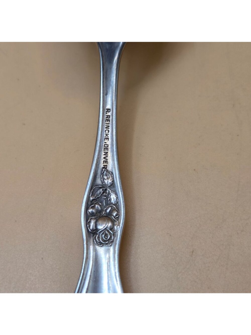 Holmes & Edwards American Beauty Rose Silverplate Berry Spoon Flatware - Picture 7 of 10